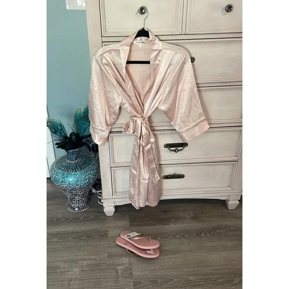 Baby pink 3/4 sleeve light robe with matching flip flops - Picture 1 of 7
